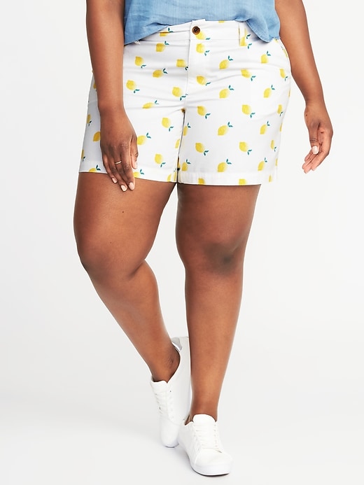 View large product image 1 of 1. Mid-Rise Printed Everyday Plus-Size Khaki Shorts (7")