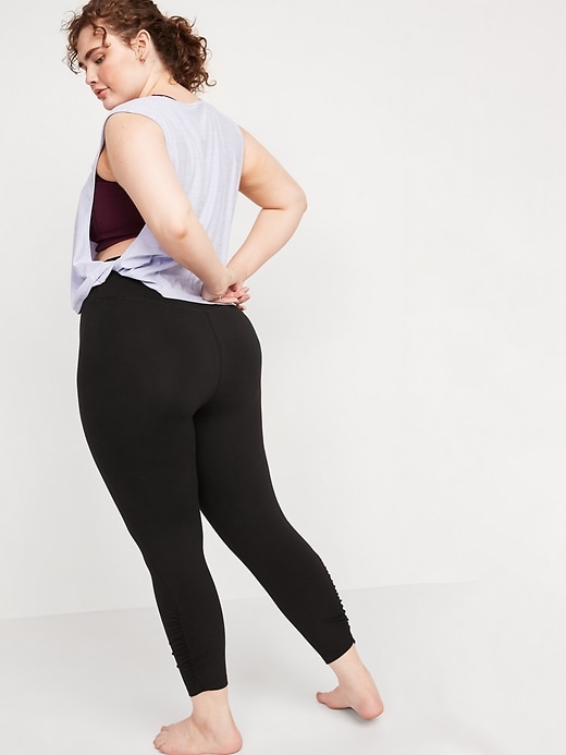Image number 8 showing, Extra High-Waisted PowerChill Hidden-Pocket Ruched 7/8 Leggings