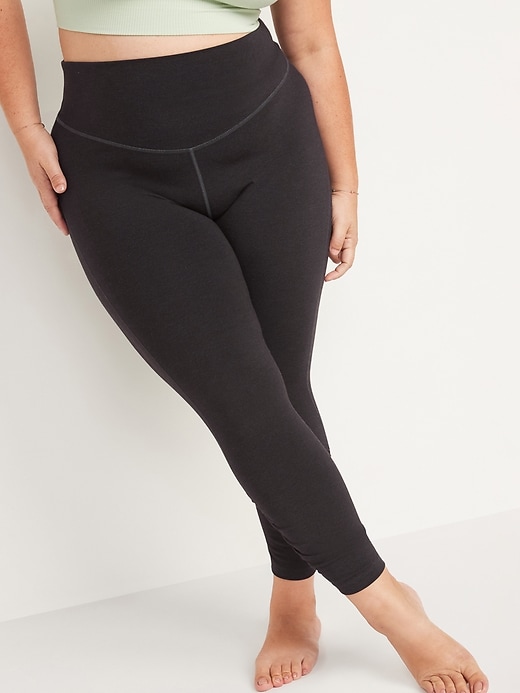 Image number 7 showing, Extra High-Waisted PowerChill Hidden-Pocket Ruched 7/8 Leggings