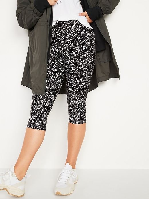 Image number 1 showing, High-Waisted PowerSoft Side-Pocket Crop Leggings -- 16.5-inch inseam