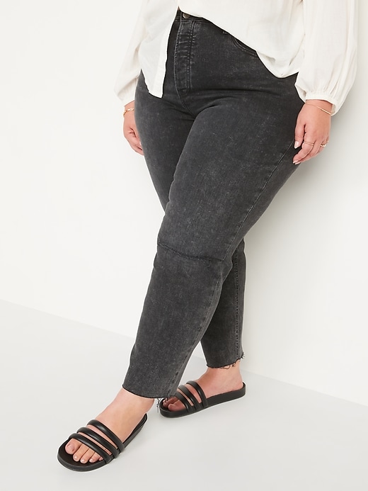 Image number 7 showing, Curvy Extra High-Waisted Button-Fly Sky-Hi Straight Cut-Off Jeans