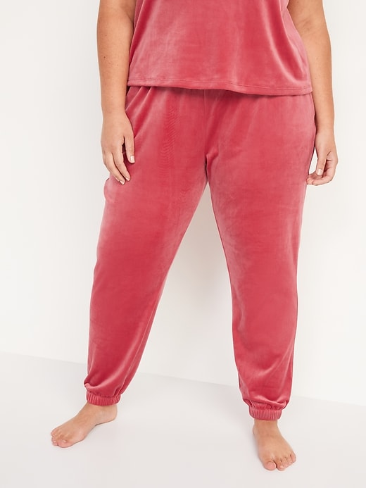 Image number 7 showing, High-Waisted Luxe Velvet Jogger Sweatpants