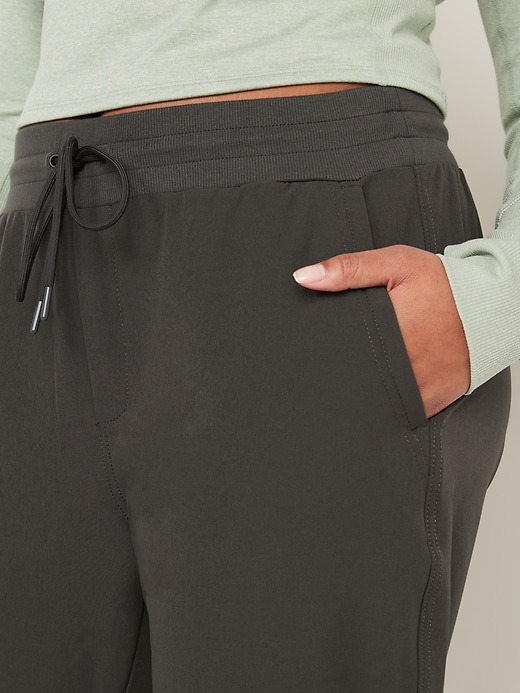 Image number 3 showing, High-Waisted StretchTech Water-Repellent Cropped Jogger Pants