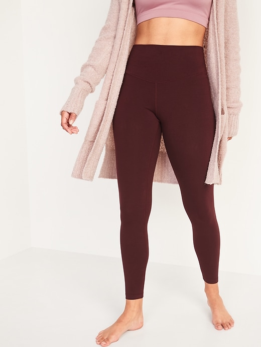 Image number 1 showing, Extra High-Waisted PowerChill Hidden-Pocket 7/8 Leggings
