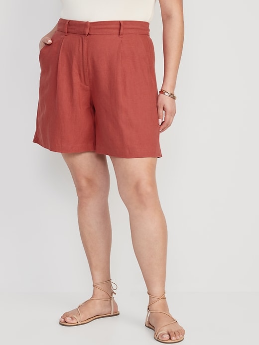 Image number 5 showing, Extra High-Waisted Linen-Blend Taylor Trouser Shorts -- 6-inch inseam