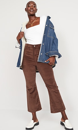 A female model wears white High-Waisted Canvas Wide-Leg Workwear Pants & a Oversized Boyfriend Utility-Pocket Jean Shirt.