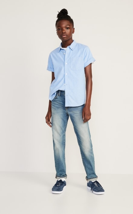 A model wearing original taper built-in flex jean and short sleeve button down shirt.