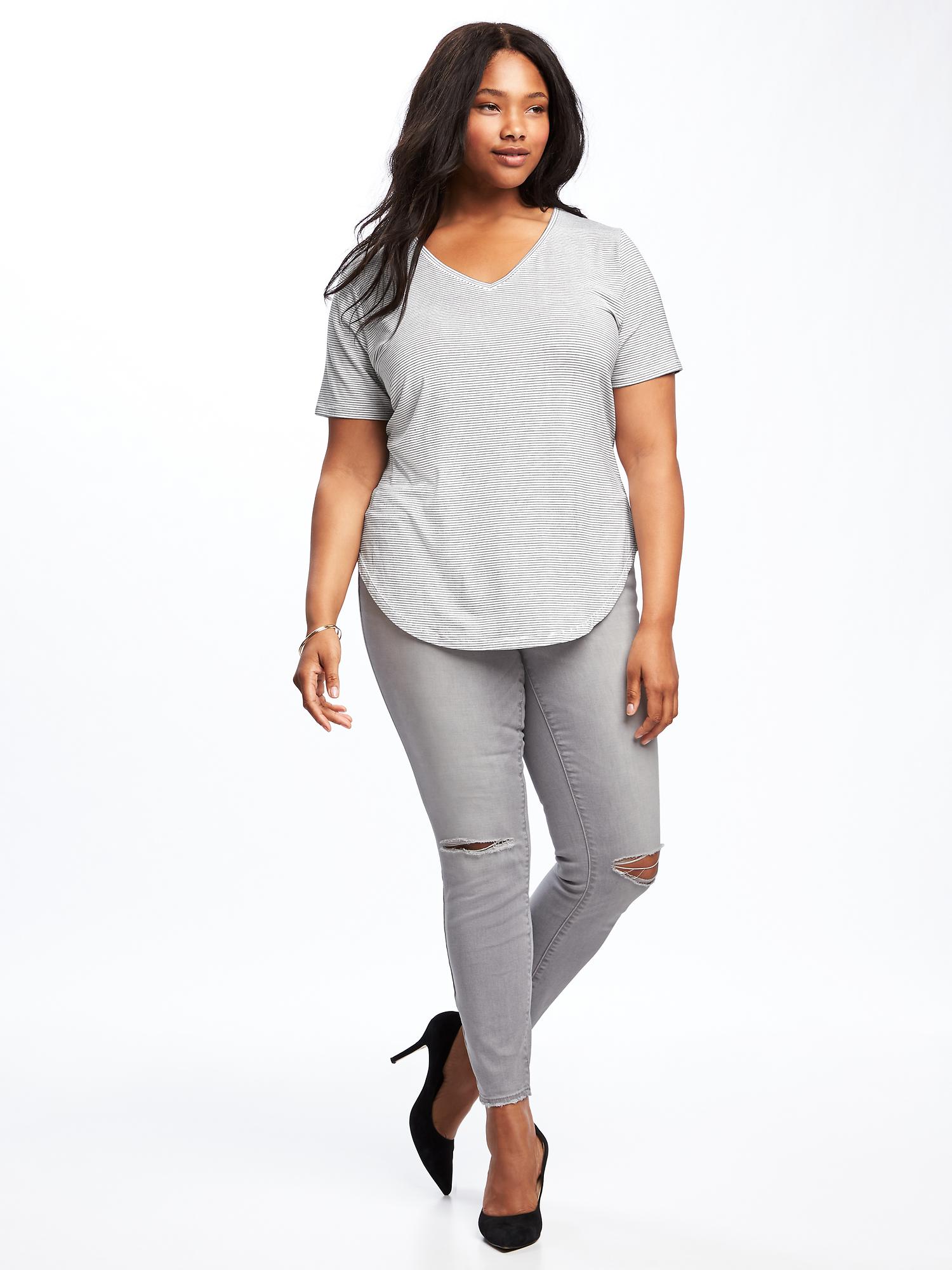 Relaxed Curved-Hem V-Neck Tee | Old Navy