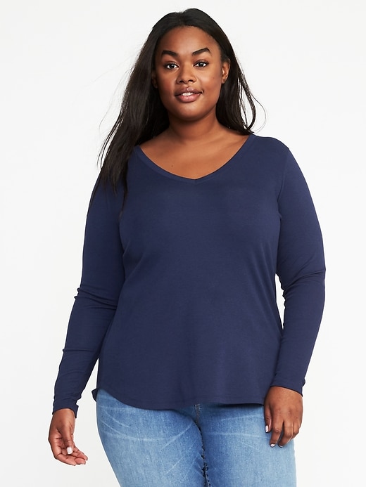 Semi-Fitted Plus-Size Classic V-Neck Tee | Old Navy