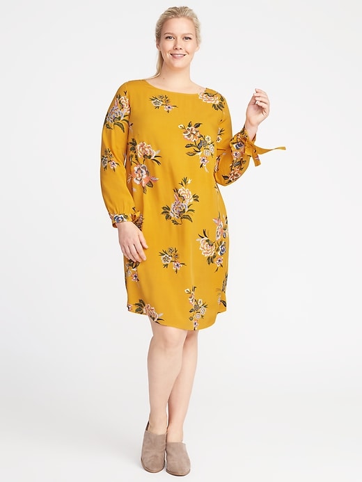 Image number 1 showing, Floral Bow-Cuff Plus-Size Shift Dress