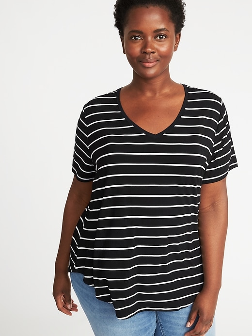 Luxe Curved-Hem Plus-Size V-Neck Tee | Old Navy