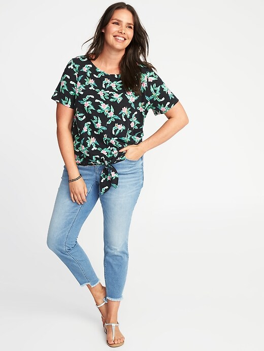 Image number 3 showing, Relaxed Floral Tie-Hem Plus-Size Top