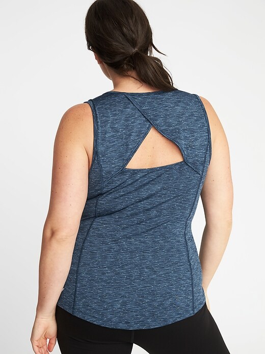 Image number 2 showing, Fitted Plus-Size Keyhole-Back Performance Tank
