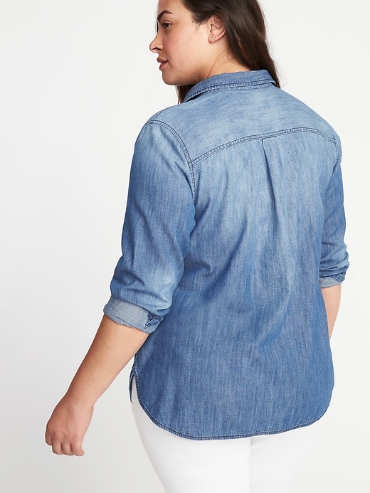Image number 2 showing, Chambray Plus-Size Classic No-Peek Shirt