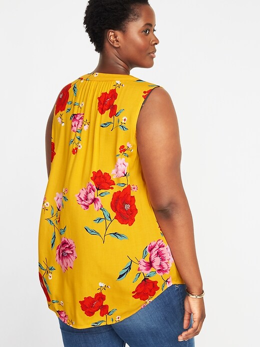 Image number 2 showing, Relaxed Plus-Size Sleeveless Tie-Neck Top