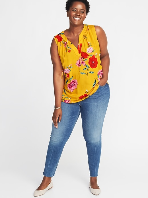 Image number 3 showing, Relaxed Plus-Size Sleeveless Tie-Neck Top