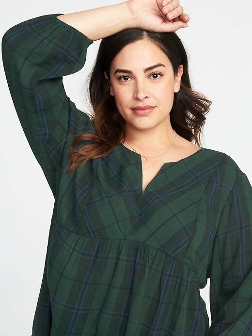 Image number 4 showing, Relaxed Plus-Size Plaid Crepe Top