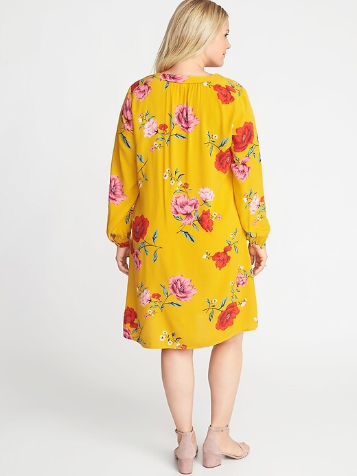 Image number 2 showing, Plus-Size Split-Neck Floral Swing Dress
