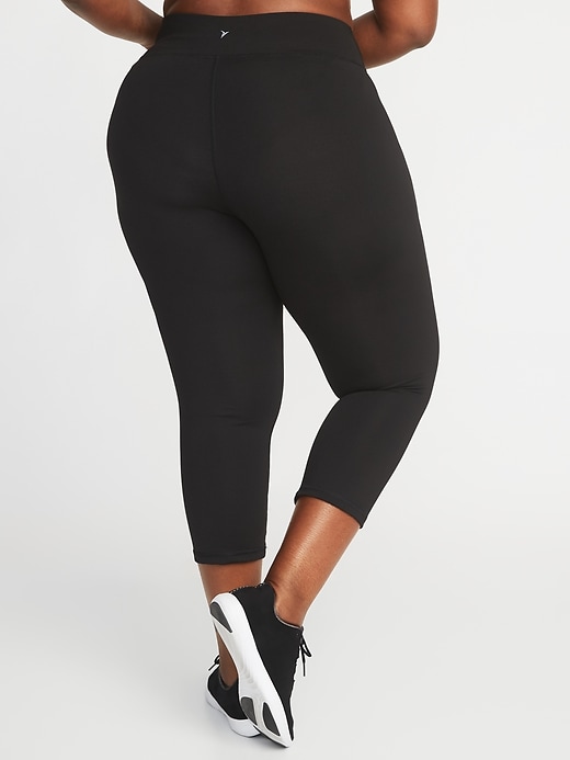 View large product image 2 of 2. High-Rise Elevate Compression Plus-Size Crops