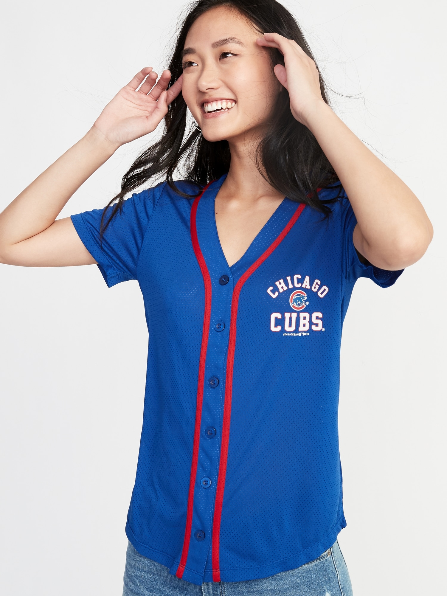 Buy the Mens Blue Short Sleeve Chicago Cubs V-Neck Button Front