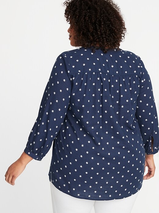 Image number 2 showing, Daisy-Print Linen-Blend Plus-Size Tunic