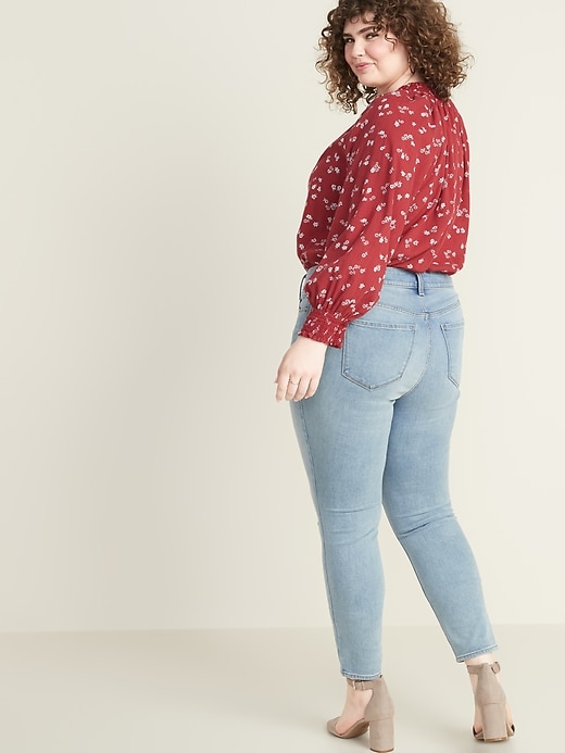 Image number 2 showing, Mid-Rise Plus-Size Pop Icon Skinny Distressed Jeans