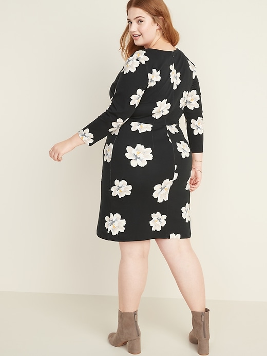 Image number 2 showing, Floral-Print Secret-Slim Plus-Size Sheath Dress