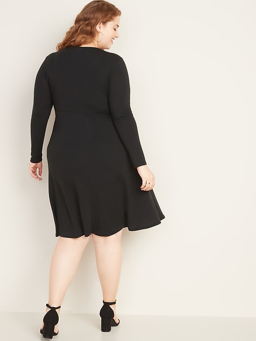 Image number 2 showing, Plus-Size Fit & Flare Twist-Front Midi Dress