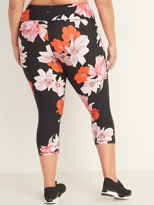 View large product image 2 of 3. High-Waisted Elevate Plus-Size Cropped Leggings