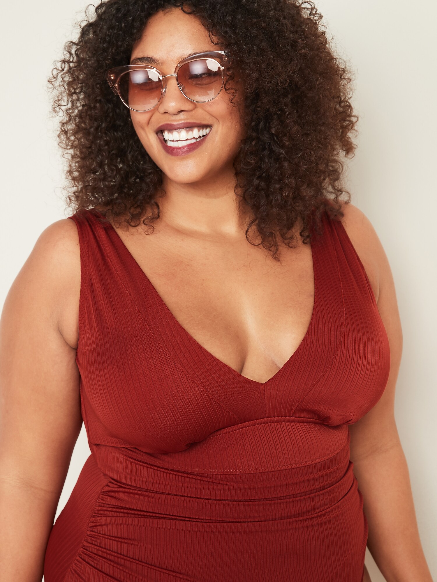 Textured-Rib Secret-Slim Underwire Plus-Size One-Piece Swimsuit | Old Navy