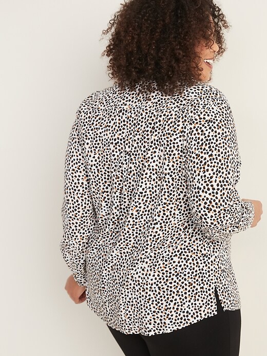 Image number 2 showing, Cheetah-Print No-Peek Plus-Size Tunic Shirt