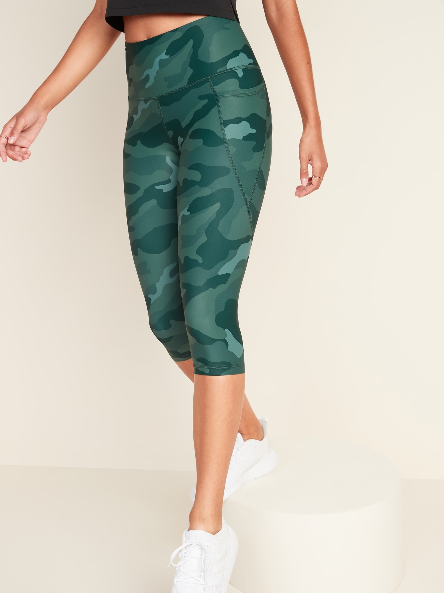 NWT: Old Navy High-Waisted Elevate Crop Leggings, Pink Camo Wave