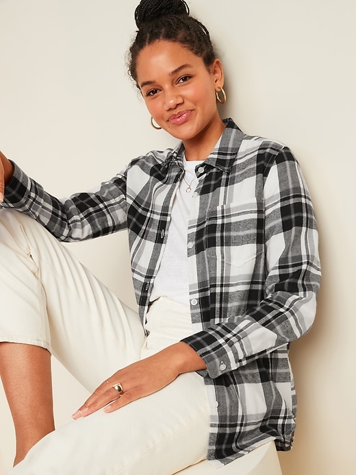 Old Navy Classic Plaid Flannel Shirt for Women. 2