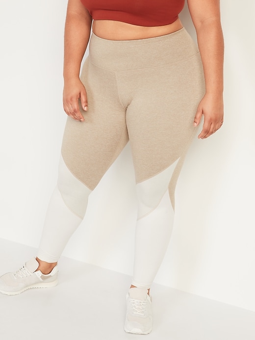 View large product image 1 of 2. High-Waisted Elevate CozeCore Color-Blocked Plus-Size Leggings