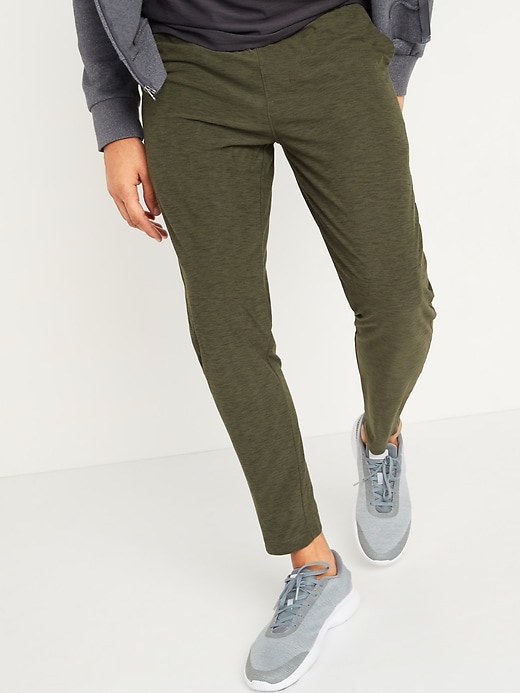 Old Navy Ultra-Soft Breathe ON Tapered Pants for Men - 6108150320