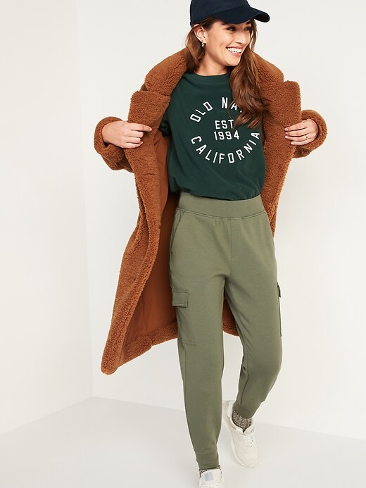 Image number 3 showing, High-Waisted Dynamic Fleece Cargo Jogger Sweatpants