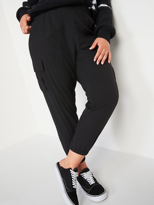 Image number 5 showing, High-Waisted StretchTech Mesh-Lined Jogger Cargo Pants