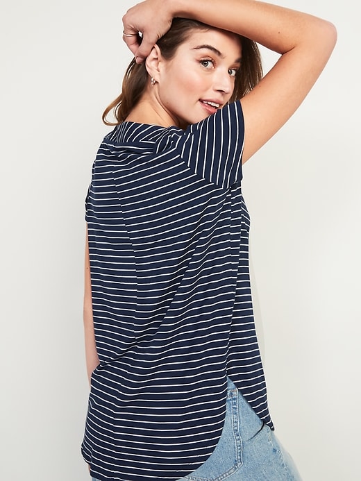 Image number 2 showing, Loose-Fit Luxe V-Neck Tunic T-Shirt