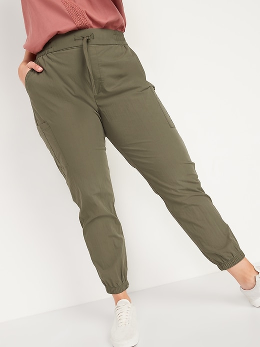 Old Navy High-Waisted Poplin Tapered Jogger Cargo Pants for Women. 1