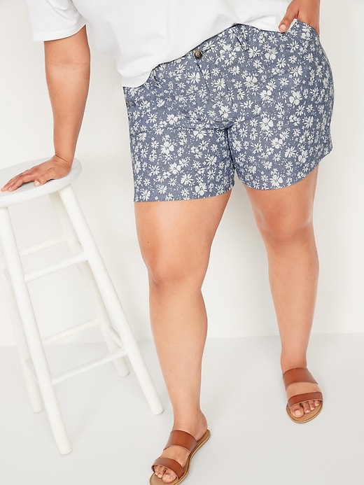View large product image 1 of 2. High-Waisted Printed Everyday Plus-Size Shorts -- 7-inch inseam