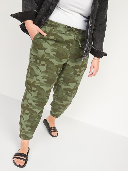 Image number 1 showing, High-Waisted Camo Linen-Blend Plus-Size Jogger Cargo Pants