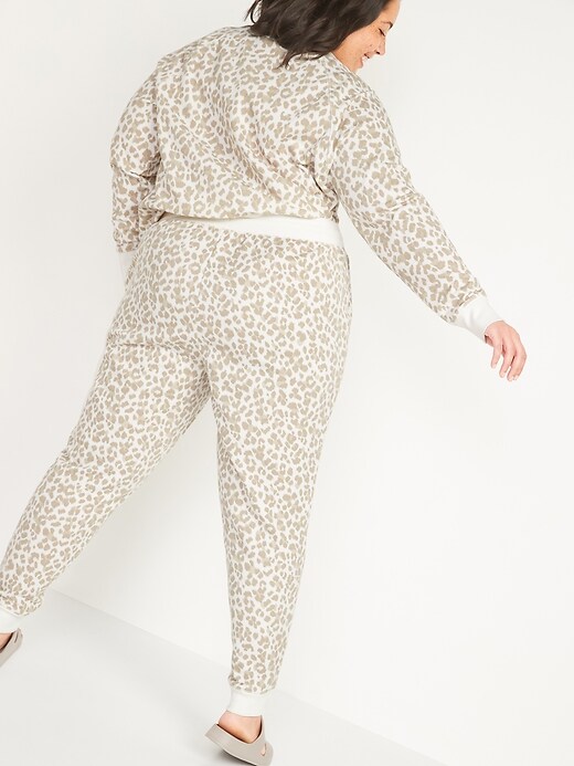 Image number 2 showing, Vintage Leopard-Print Plus-Size Jogger Sweatpants