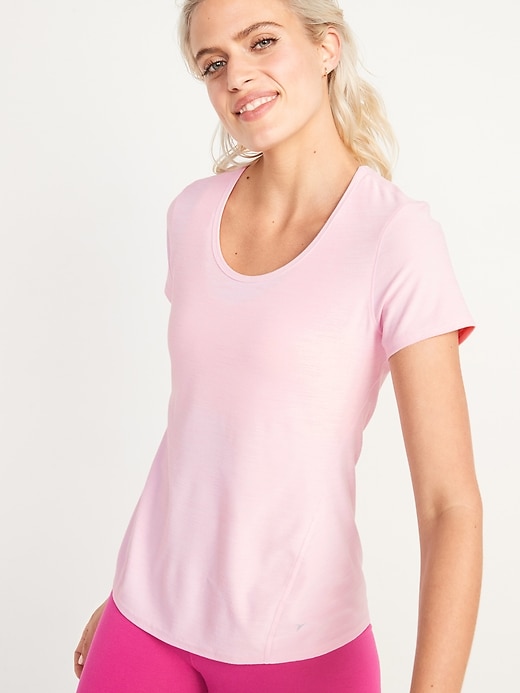 Old Navy - Breathe ON Keyhole-Back Performance Tee for Women