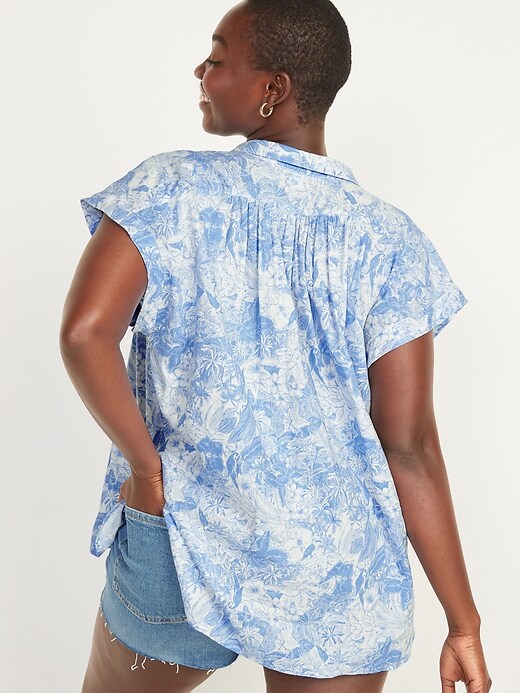 Image number 2 showing, Oversized Short Sleeve Floral Linen-Blend Shirt for Women