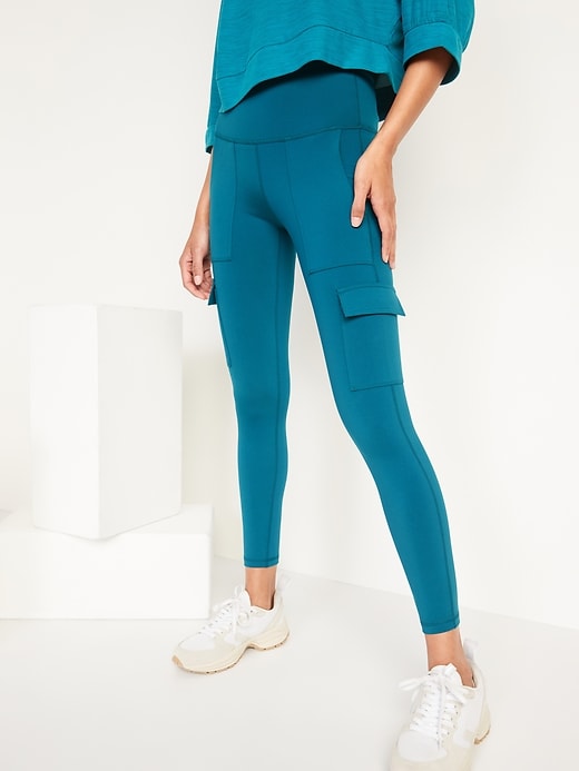 Old Navy - High-Waisted Elevate Cargo 7/8-Length Compression