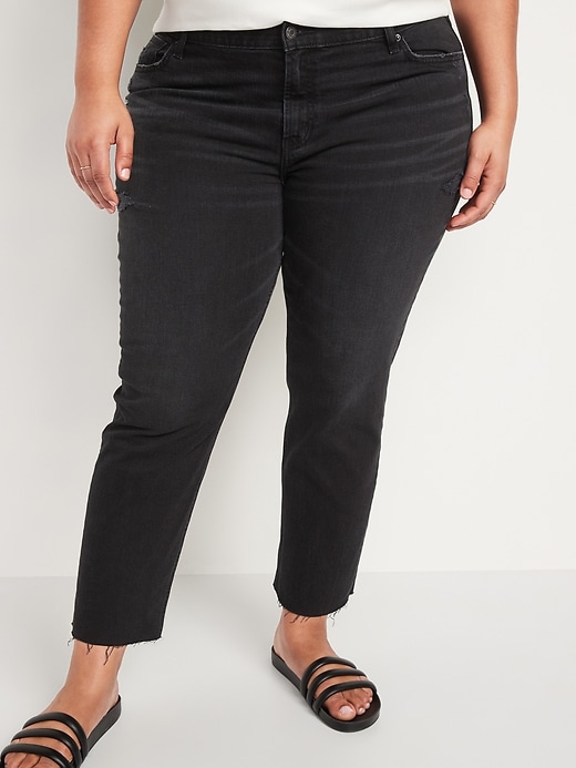 Image number 7 showing, Mid-Rise  Boyfriend Straight Cut-Off Black Jeans for Women