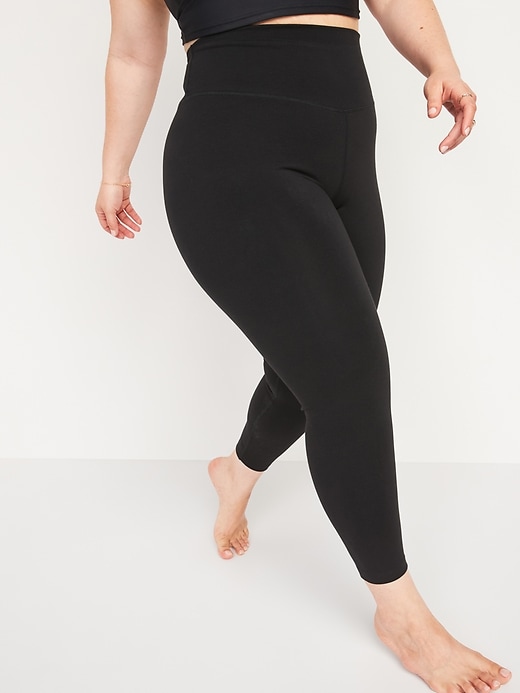 Image number 7 showing, Extra High-Waisted PowerChill Hidden-Pocket 7/8 Leggings