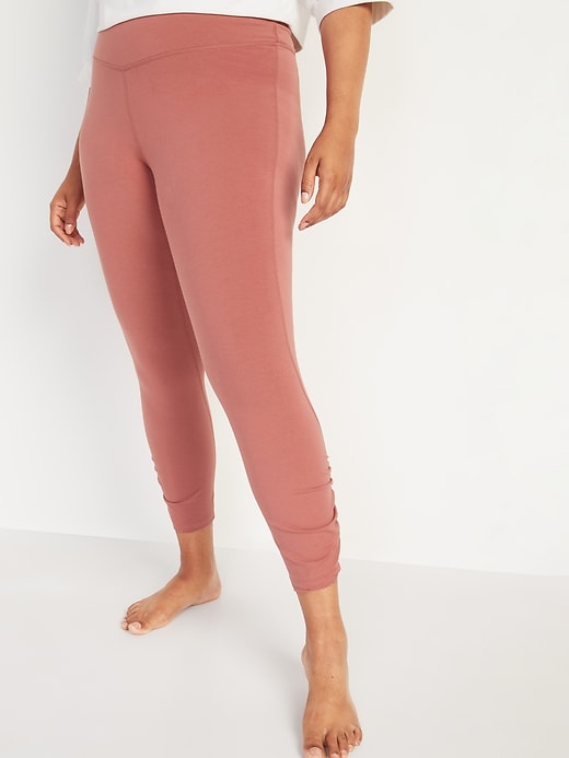 Old Navy Extra High-Waisted PowerChill Hidden-Pocket Ruched 7/8-Length Leggings for Women. 1 Old Navy Extra High-Waisted PowerChill Hidden-Pocket Ruched 7/8-Length Leggings for Women. 1