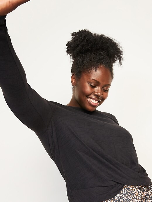Image number 7 showing, Relaxed Breathe ON Twist-Hem Cropped Top for Women