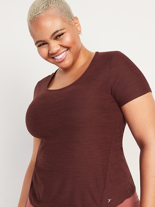 Old Navy Breathe ON Keyhole-Back Performance Tee for Women. 1